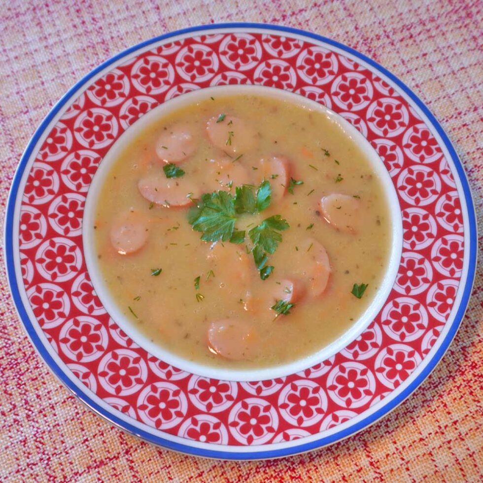 Kartoffelsuppe Rezept mit Würstchen und Speck - Kochen mit Moki
