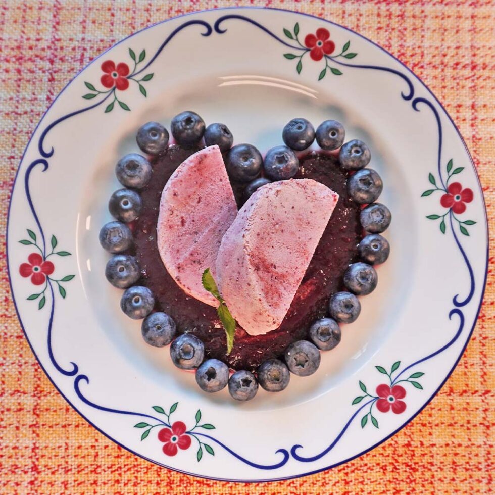 Heidelbeer-Eis ohne Eismaschine - Parfait Rezept - Kochen mit Moki Heidelbeer-Eis ohne Eismaschine - Parfait Rezept - Kochen mit Moki