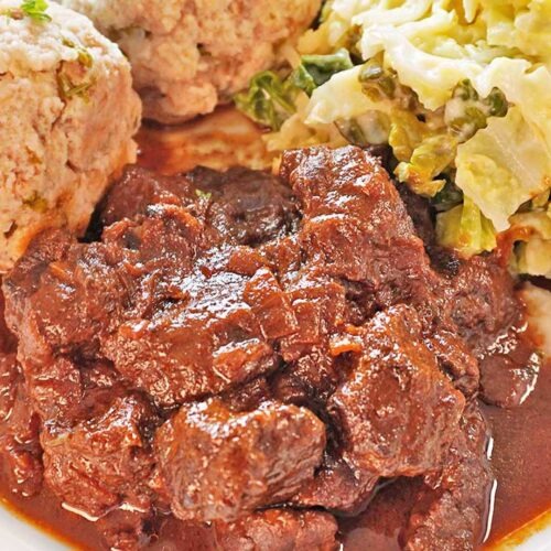 Rezept für Rindergulasch einfach und mit Rotwein