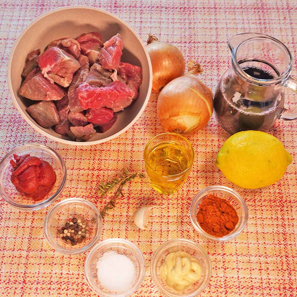 Zutaten Rindergulasch Rezept einfach und mit Rotwein Zutaten Rezept für Rindergulasch