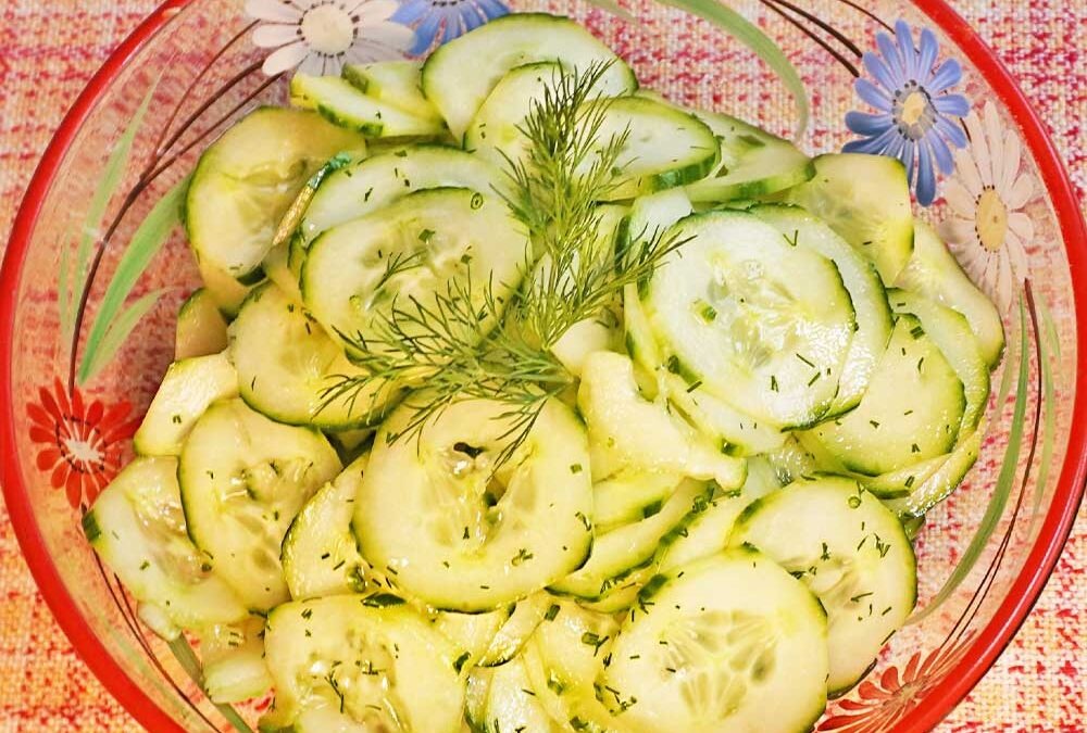 Einfaches Gurkensalat mit Essig Rezept – wie früher