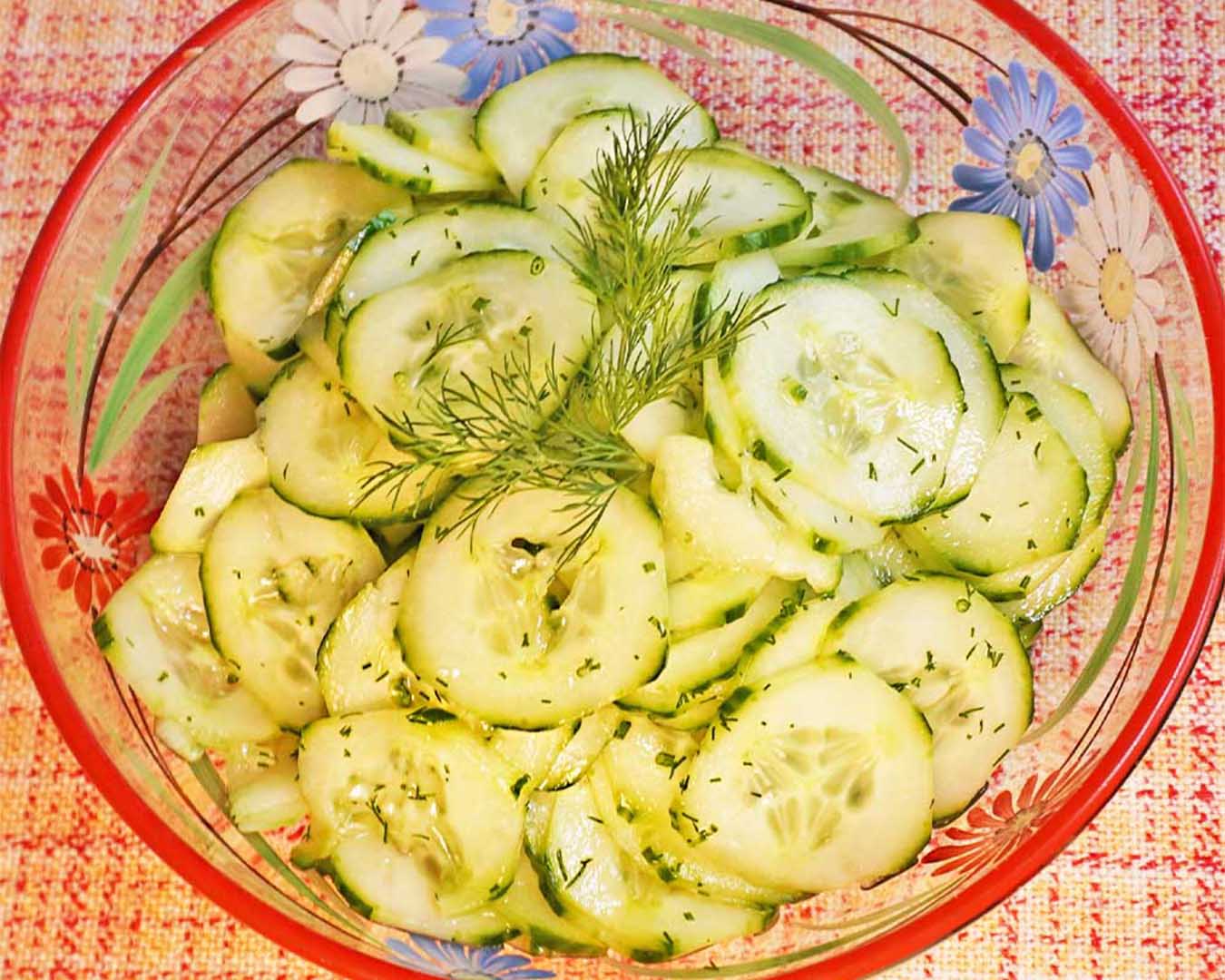 Gurkensalat Mit Essig Und Zucker Ddr Einfaches Gurkensalat mit Essig Rezept - wie früher - Kochen mit Moki