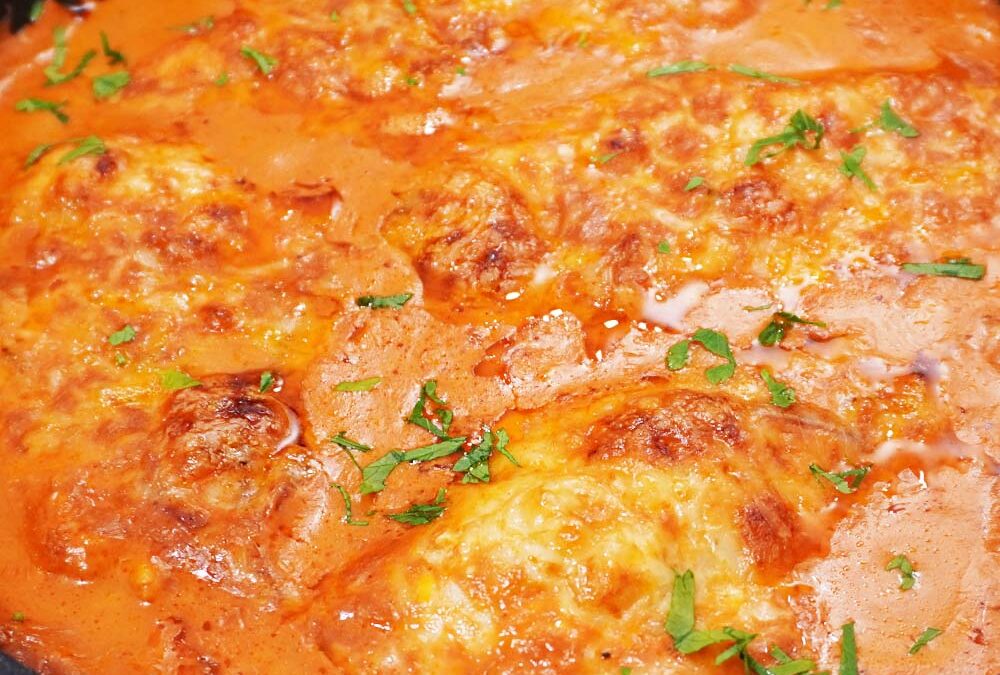 Hähnchenbrust überbacken mit Tomaten-Frischkäse-Soße Rezept
