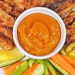 Curry-Mango Dip mit Gemüsesticks, Hähnchen und Pommes