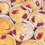 Muffins mit Himbeeren und Eierlikör