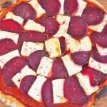 Pizza mit Rote Bete und Feta überbacken