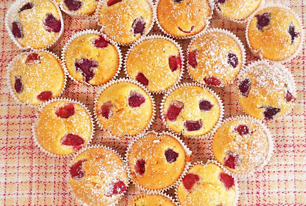 Saftige Muffins mit Himbeeren und Eierlikör Rezept
