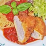 Piccata Milanese vom Schwein mit Spaghetti und Tomatensoße