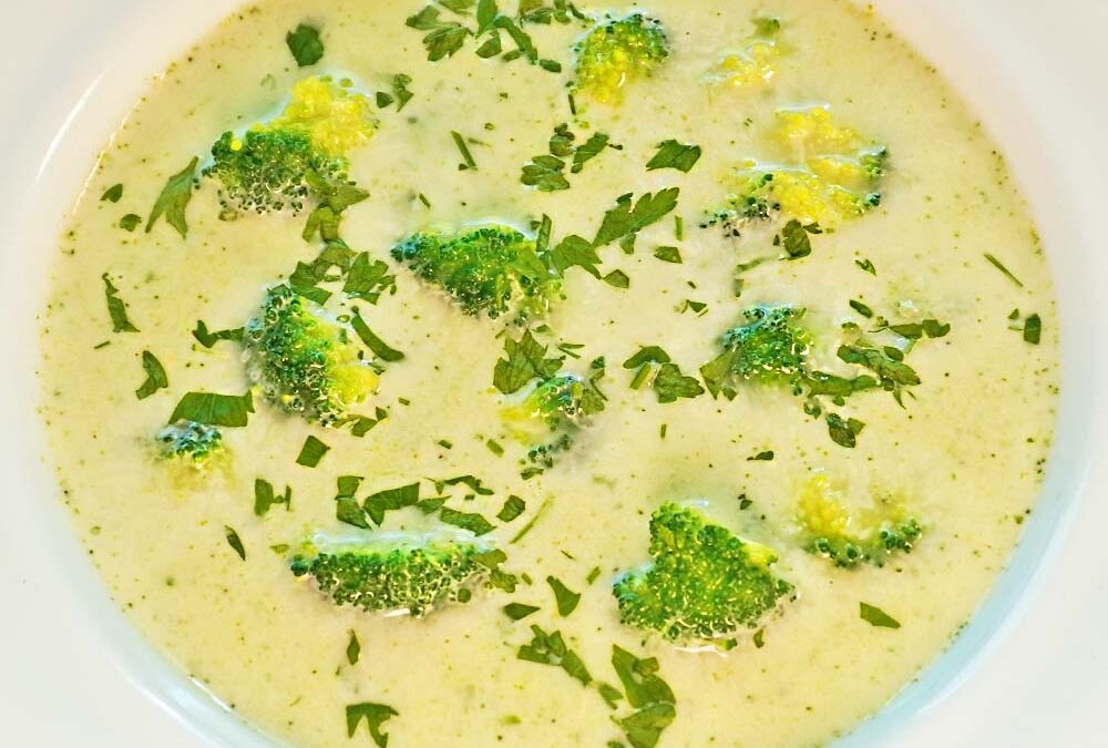 Cremige Brokkolisuppe selber machen – einfaches Rezept