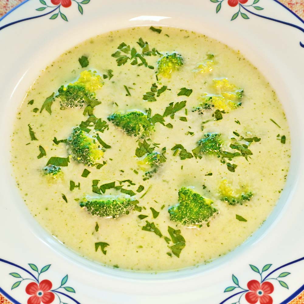 Cremige Brokkolisuppe selber machen – einfaches Rezept