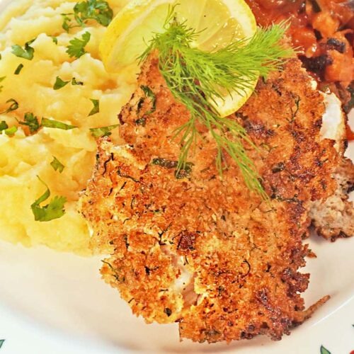 Panierter Kabeljau mit Kartoffelpüree und Ratatouille