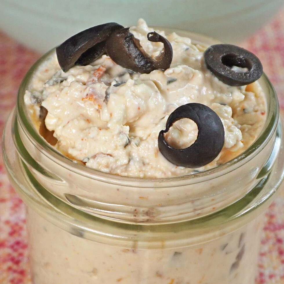 Mediterraner Aufstrich - Dip mit Feta und Oliven - Kochen mit Moki