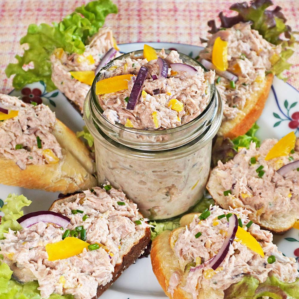 Thunfischaufstrich Rezept Thunfischaufstrich auf Baguette-Brot