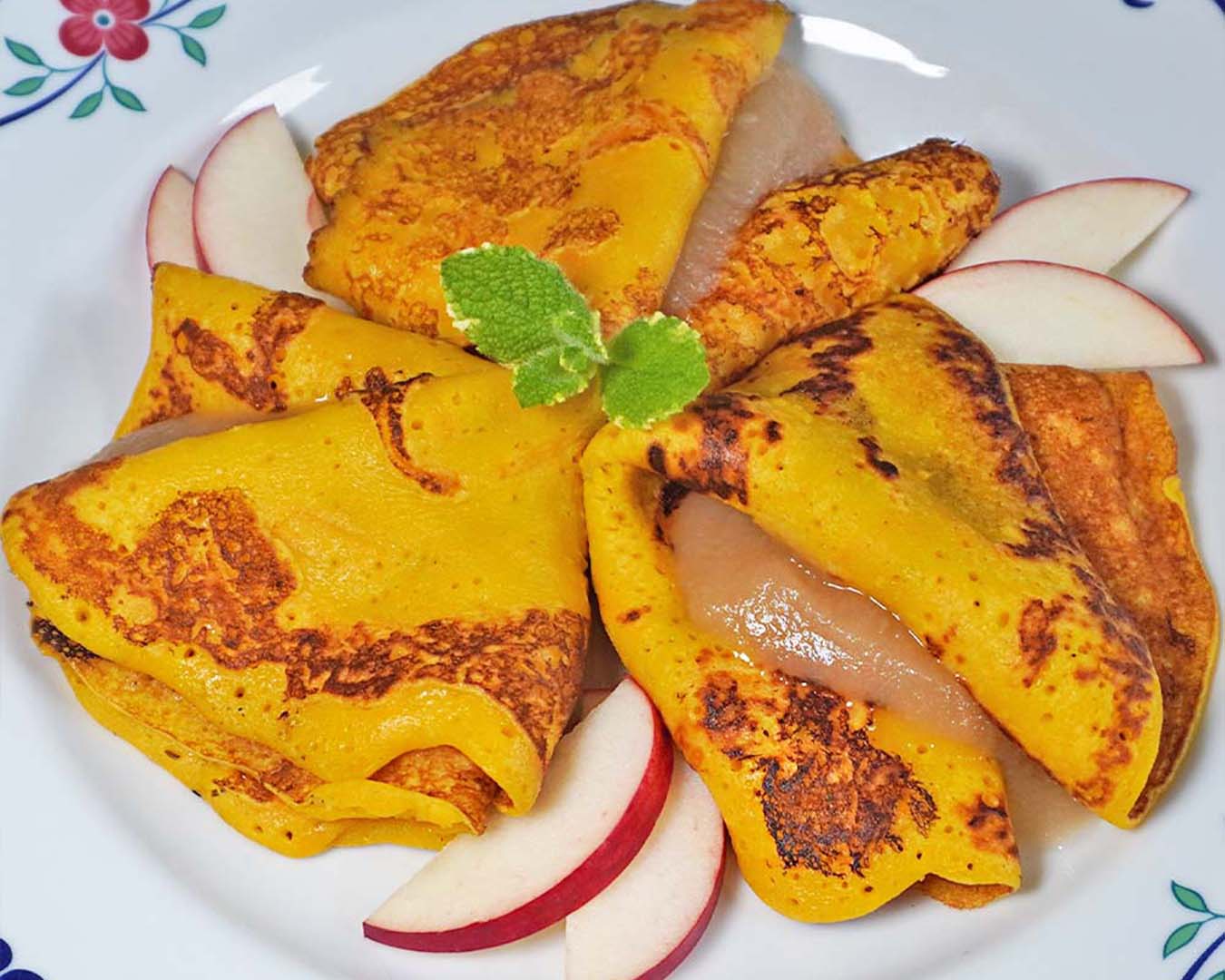 Kürbis-Pfannkuchen mit Apfelmus - einfaches Rezept - Kochen mit Moki Kürbis-Pfannkuchen mit Apfelmus - einfaches Rezept - Kochen mit Moki