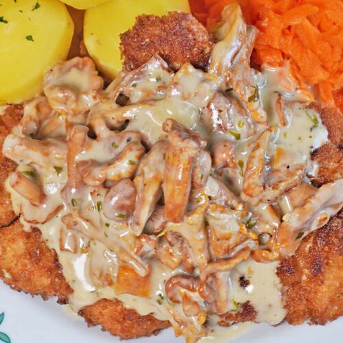 Rahmpfifferlinge zu einem Schnitzel
