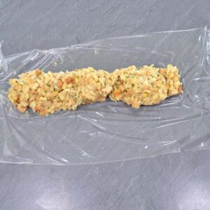 Serviettenknödel auf Frischhaltefolie