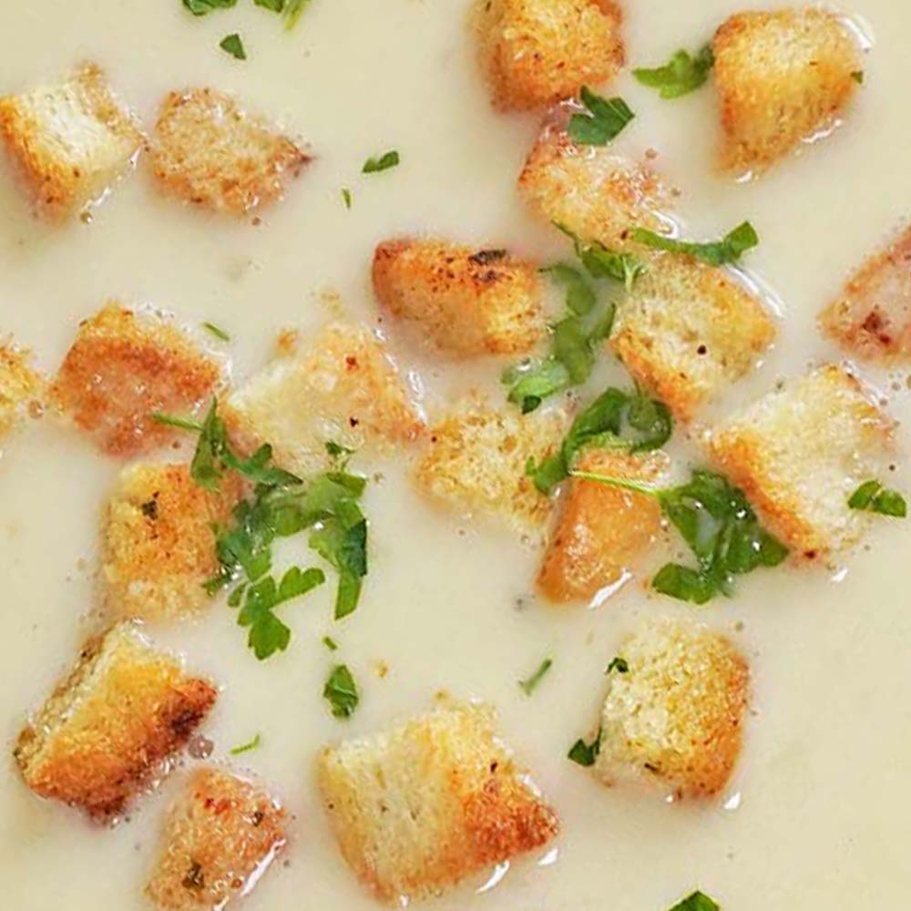 selbst gemachte Croûtons als Suppeneinlage