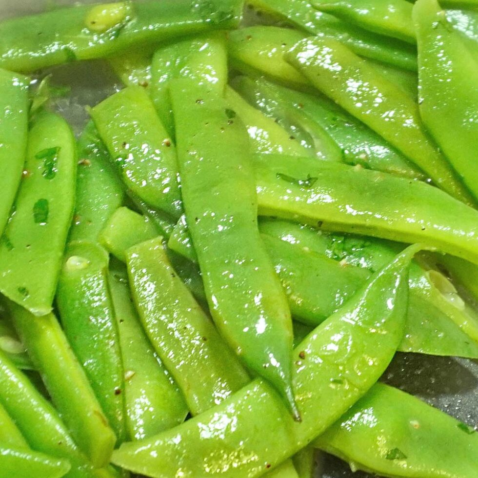 Einfache Tomatensoße mit Basilikum selber machen - Kochen mit Moki