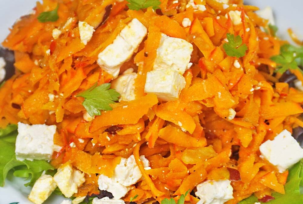 Kürbissalat mit Apfel und Feta – Rohkost Rezept