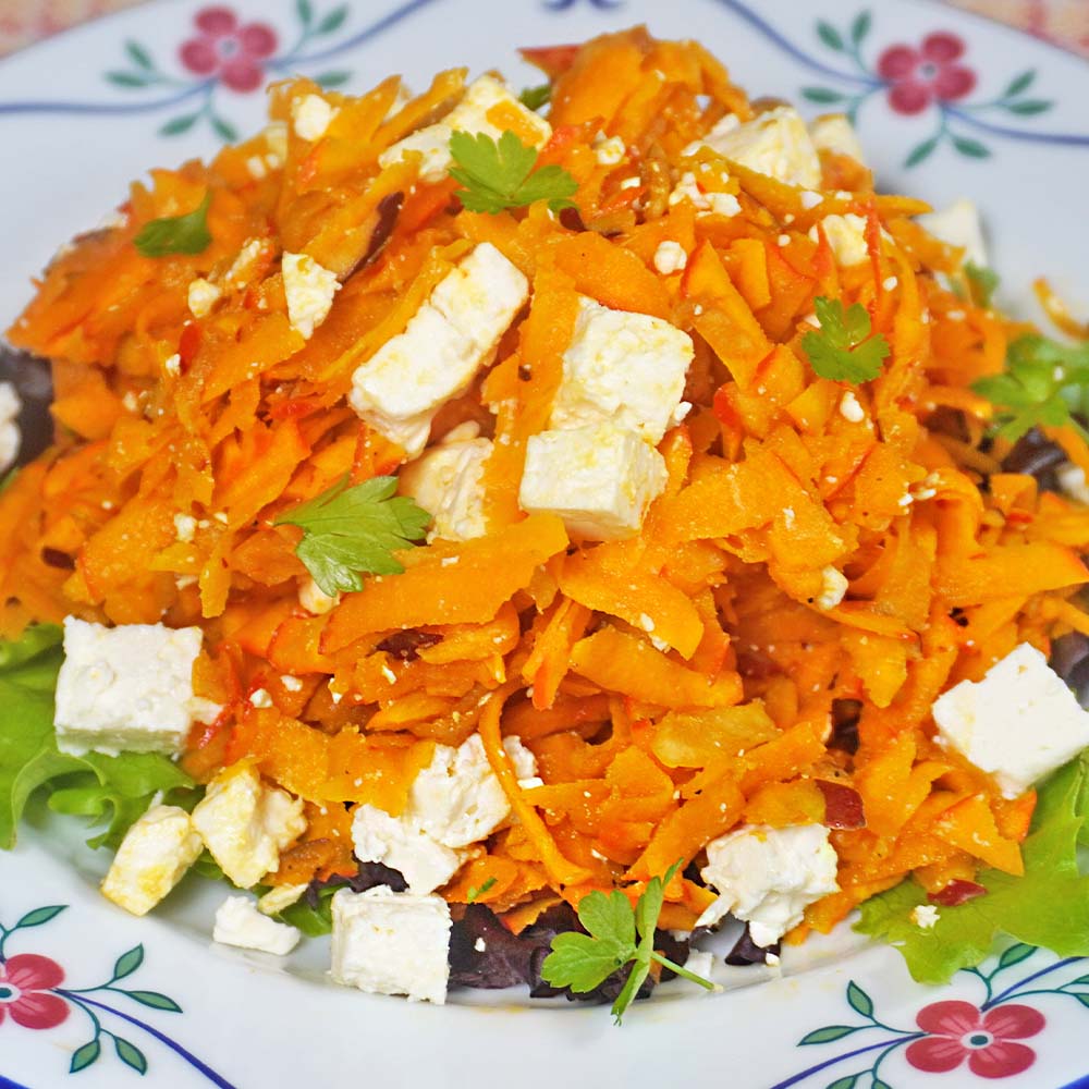 Kürbissalat mit Apfel und Feta – Rohkost Rezept
