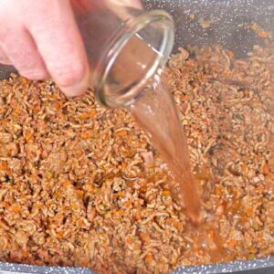 Wein in Bolognese geben