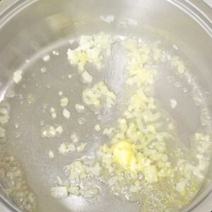 angeschwitzte Zwiebeln und Knoblauch