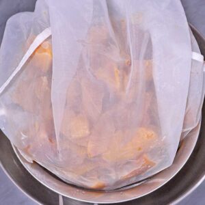 Quitten in Nussmilchbeutel