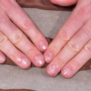 Schokoladenschnitten andrücken