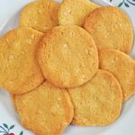 Schwedische Mandelkekse auf dem Keksteller