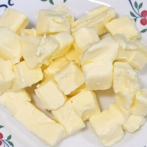 in Würfel geschnittene Butter