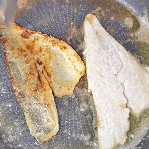 Doradenfilets in der Pfanne braten