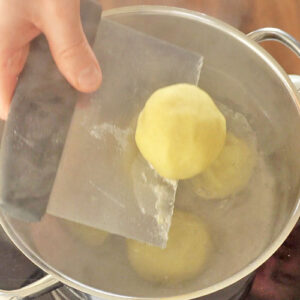 Kartoffelklöße kochen