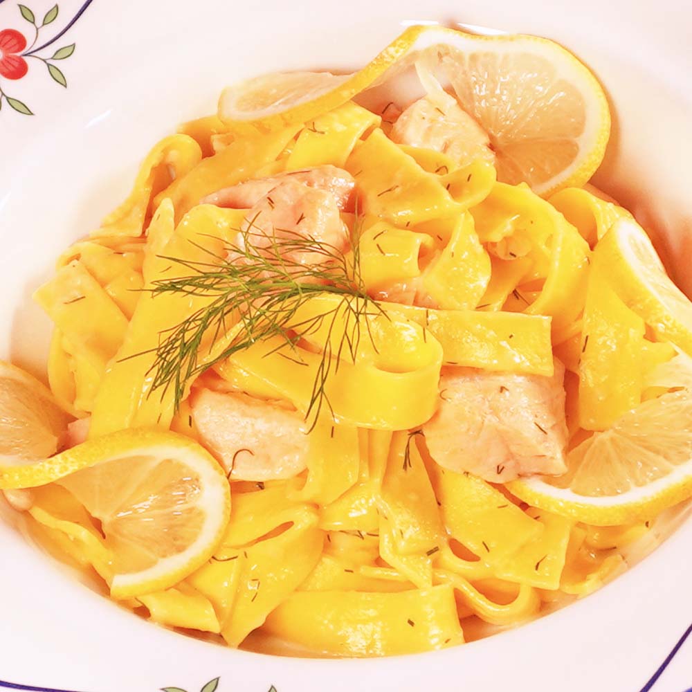 Lachs-Nudeln mit Dill-Soße