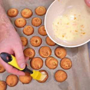 Plätzchen verzieren mit Orangen Glasur