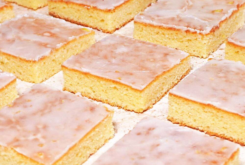 Saftiger Zitronenkuchen vom Blech – einfach wie bei Oma