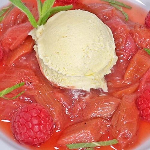 Rhabarberkompott selbst gemacht mit Himbeeren und Vanilleeis