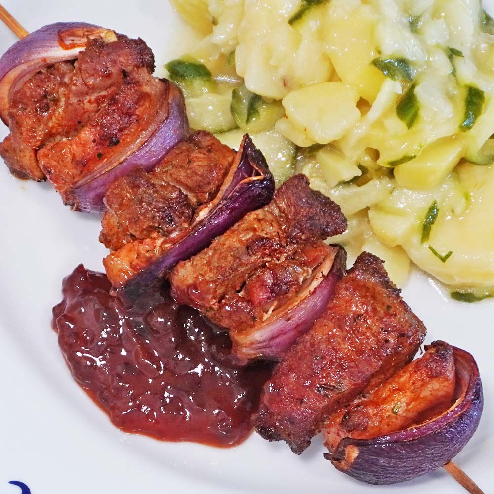 Schaschlik aus dem Airfryer mit Kartoffelgurkensalat