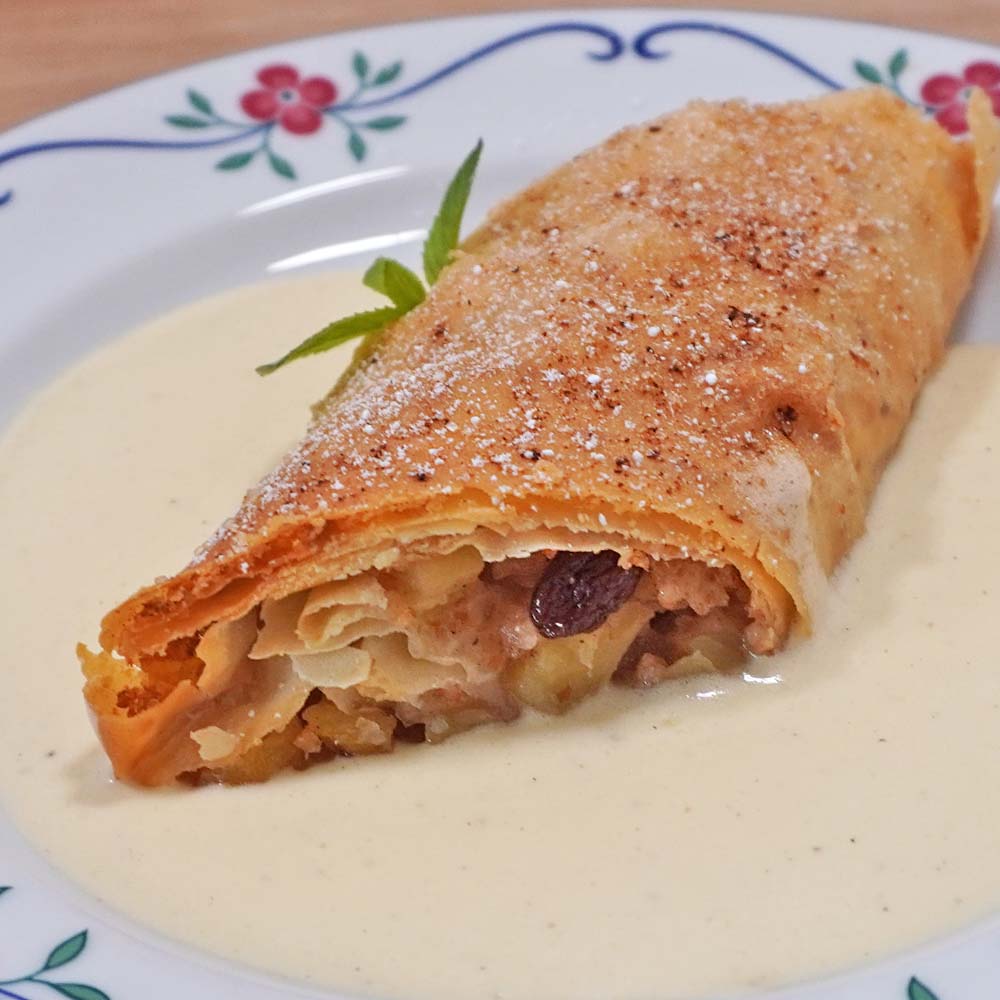 Apfelstrudel aus dem Airfryer mit Vanillesoße